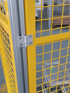 工業(yè)鋁型材圍欄、機(jī)罩安裝合頁注意事項(xiàng)！