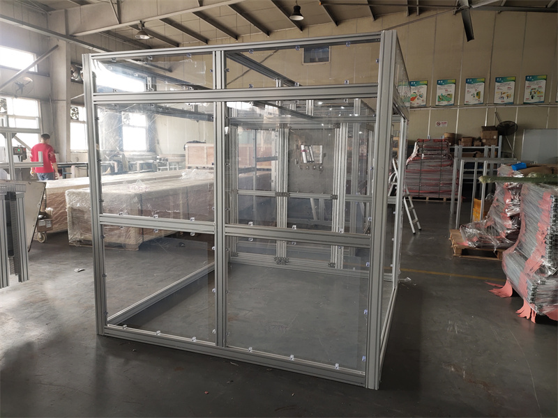 鋁型材機(jī)器人安全防護(hù)罩